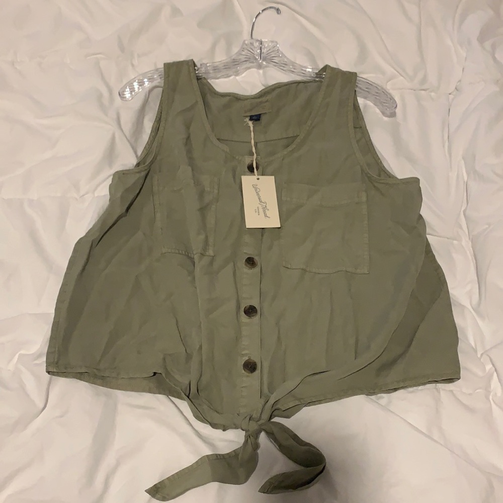 Sleeveless olive color top